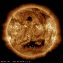 Post thumbnail of Una «boca gigante» se abre en el Sol y lanza viento solar hacia la Tierra